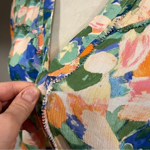 V-neck long sleeve dress with belt size small - Picture 4 of 15